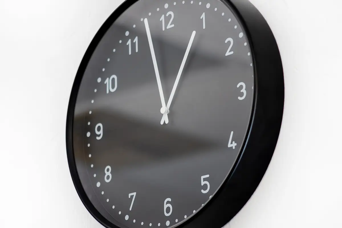 A black clock